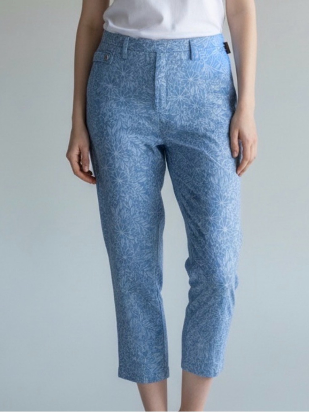 Tommy Bahama Light Blue Floral Cropped Pants